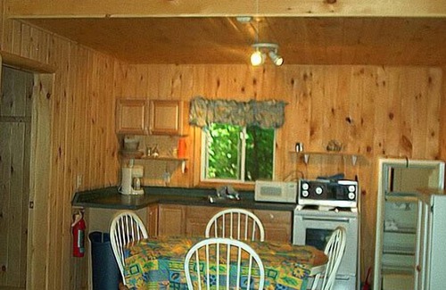 Trent Lakes Cottage | Catalina Bay Resort 2 Bed Stan - Buckhorn