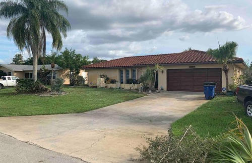 Cypress Lakes Estates House | Catalina Cabana - self checkin - pool - parking