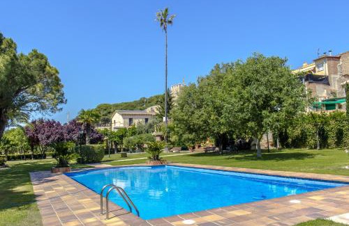 Santa Oliva Villa | Catalunya Casas Unique sanctuary with extra large pool!
