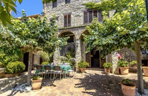 Santa Oliva Villa | Catalunya Casas Unique sanctuary with extra large pool!