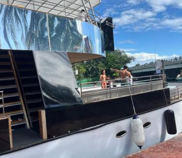 Zona Hotelera Boat Rental | Catamarán de lujo HASTEN