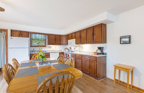Cloverdale Cottage | Catch a sunrise and a sunset or. a fish!