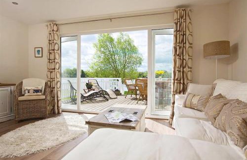South Cerney House | Caterina Lake Lodge