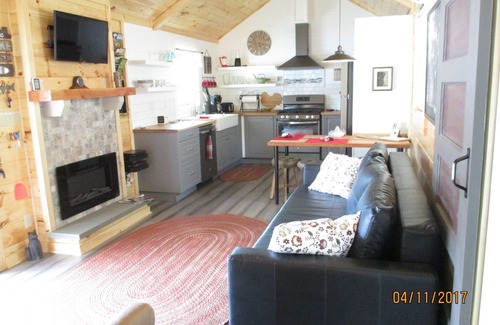 Butler Cottage | CATFISH COTTAGE-LAKE WATAUGA, TN -WATERFRONT-PRIVATE DOCK