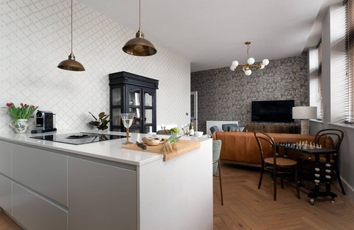 Exeter Apartment | Cathedral Yard - Art deco luxury, city centre
