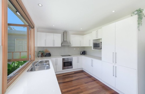 Catherine Hill Bay House | Catho Miners Cottage [pet friendly]