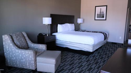 Tulsa Hotel | Catoosa Inn & Suites