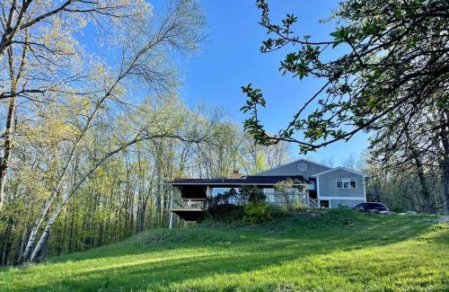 Ellenville Ski Chalet | Catskills Escape - Serenity on 105 Acres, 2 hours from NYC