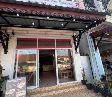 Thakhek House | Catty tourist house & Restaurant