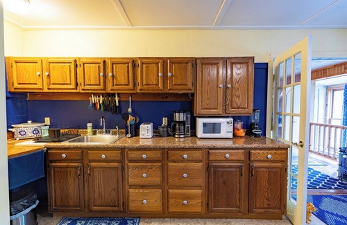 Shelburne Falls Cottage | Cavalier Cottage B&B