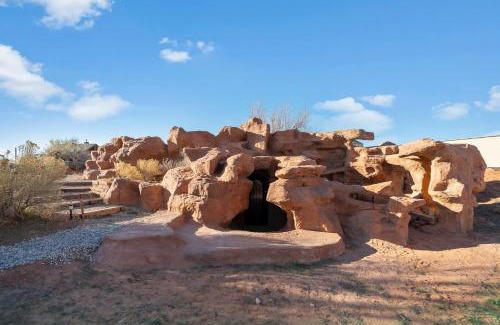 Fredonia House | Cave Dwellers- Zions' Only Hand-Sculpted Cave