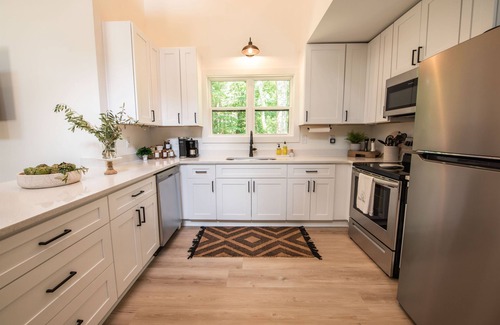 Monteagle House | Caverns,Sewanee,Hikes,Waterfalls: Basecamp Tiny