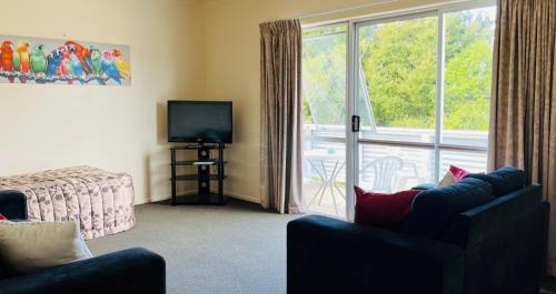 Hangatiki Hotel | Caves Motor Inn