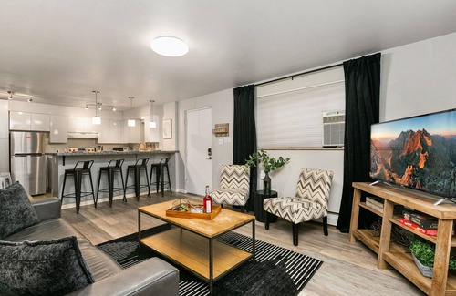 Old Town Condo | Caviar Suite | Moody Retreat by Old Town Square
