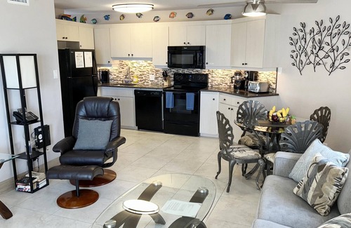 Seven Mile Beach Condo | Cayman Reef Resort 33 - Anchors Away