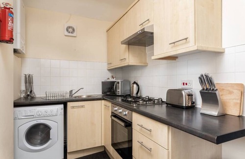 Cwmbrwla Apartment | Cecil Lodge - 2 Bed Apartment