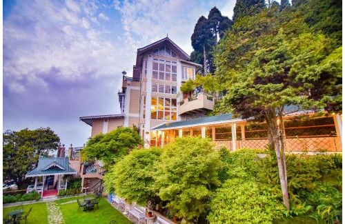 Darjeeling Hotel | Cedar Inn