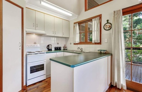 Ravensbourne Ski Chalet | Cedar Lodge Cosy Mountain Retreat 3 Bedrooms
