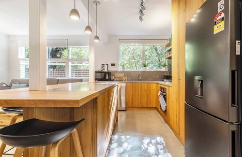 St Kilda Apartment | Cedar Loft Contemporary Comfort in Leafy St Kilda