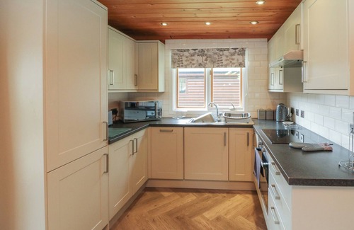 Winkleigh Cottage | CEDAR, pet friendly, luxury holiday cottage, with a garden in Dolton