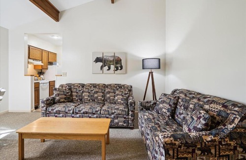 West Bridgewater Apartment | Cedarbrook Queen Suite 103