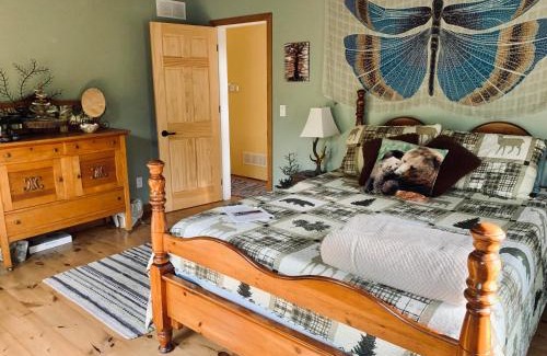 Northern Bruce Peninsula Bed & Breakfast | Cedarstone Woods B&B