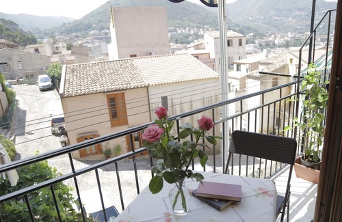 Cefalu Apartment | Cefalù - Old town apartment Casa Fiore second floor