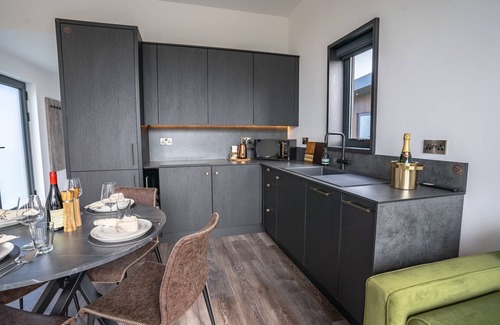 Llangefni Cottage | Cefni Lodge - sleeps 4 guests in 1 bedroom