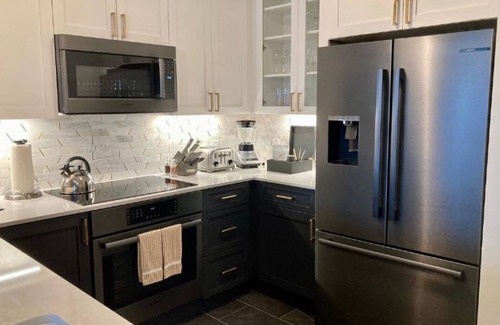 Downtown San Francisco Resort | Celebrate Gay Pride Weekend at the Ritz in a 2 Bedroom, 2.5 Baths, Full Kitchen
