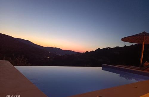 Exomvourgo Villa | Celini villa Tinos