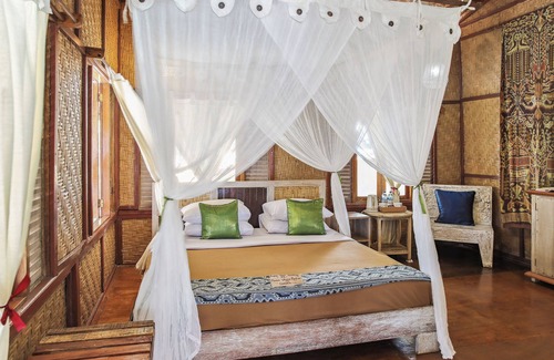 Mondu Bed & Breakfast | Cemara Beachfront Suite