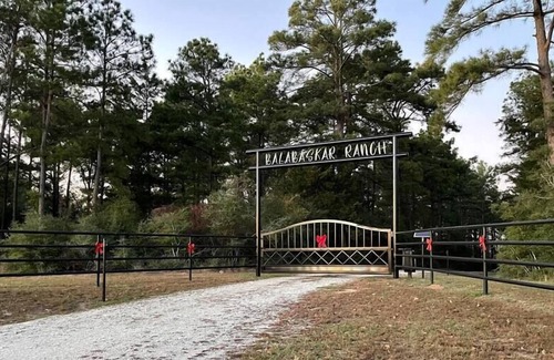 Centerville House | Centerville Retreat 🦌 Weddings♥️ ATV Trails 🐟 Private Lake