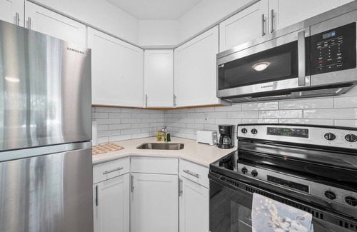 Riverwalk Fort Lauderdale Apartment | Central 1-Bedroom Apartment w/Sofa Bed & Full Kitchen