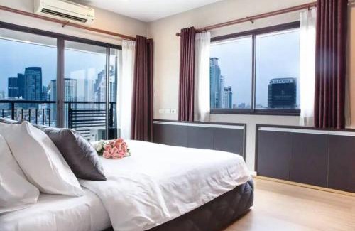 Ploenchit Apartment | Central 2BR 3 min walk from BTS Ploen Chit