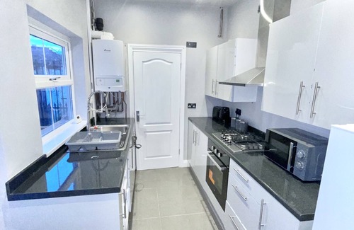 Seisdon House | Central 4 bedroom house in the heart of Birmingham city with Free Parking!