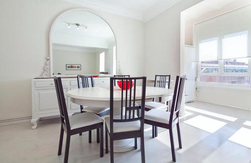 el Fort Pienc Apartment | Central and Spacious Family Apartment
