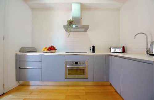La Llotja-Born Apartment | Central Apartment with AC, Wifi, Shared Terrace, Balcony and Bright