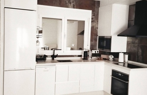 Granada City Center Condo | Central apartment in a quiet area, free parking, wifi, 10minute from cathedral