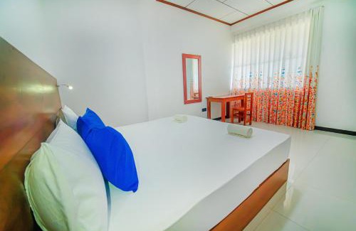 Aluthgama Apartment | Central Apartment near Bentota Beach- Balcony & Kitchen