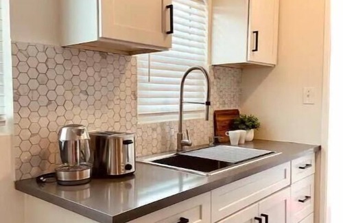 Lawndale Apartment | Central Apt/Garage & Laundry Near LAX & Beaches