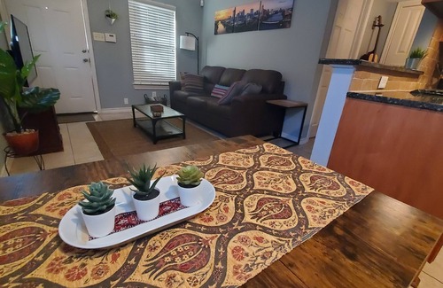 Hyde Park Condo | Central Austin - Hyde Park 1 Bed/Bath Pool WIFI Laundry. Ideal long term stay.