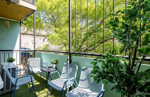 Taban Apartment | Central - Balcony - Comfy - Green