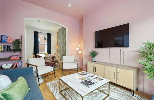 Queens Quarter Apartment | Central Belfast Apartments - Queen's Residence
