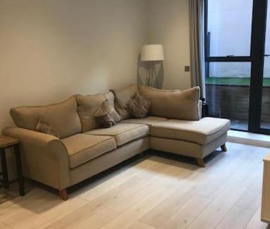 Camberley Apartment | Central Camberley Apartment - Parking - Garden