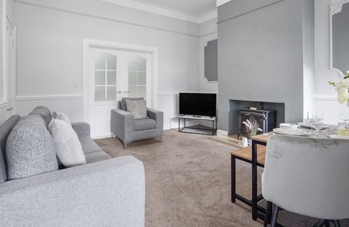 Castleford House | Central Castleford 4 Bed House - Free Parking