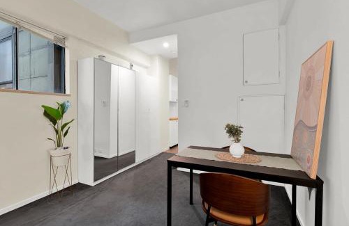 Melbourne Central Business District Apartment | Central CBD studio free parking