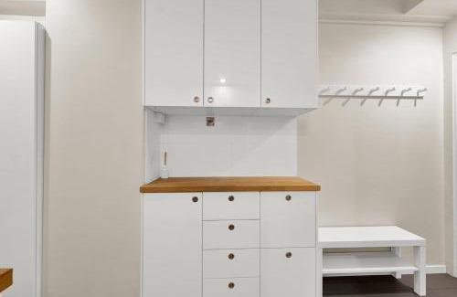 Melbourne Central Business District Apartment | Central CBD studio free parking