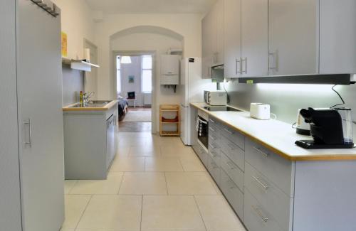 Landstrasse Apartment | Central & Charming Viennese Flat