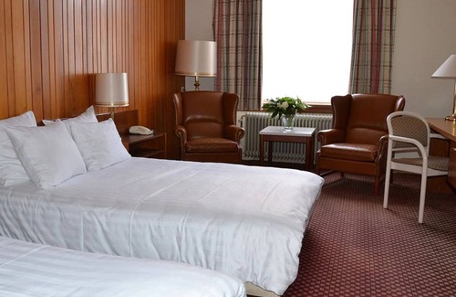 Brielle Hotel | Central Comfort with Easy Access to the Seaside! Free Breakfast and Parking!