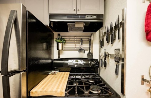 Brentwood Condo | Central Condo w/Patio, Walk to Shops and Food NEW